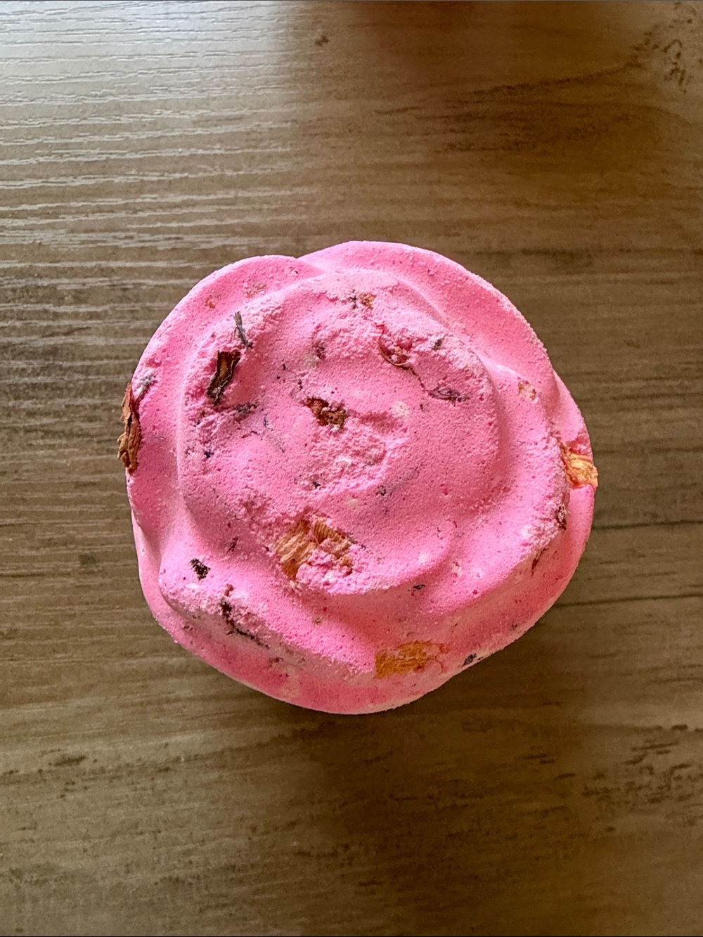 New Lush May Kitchen Exclusive Rose Queen Bath Bomb